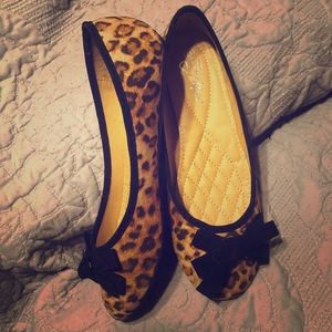 New leopard flats with bow 8.5 no tag